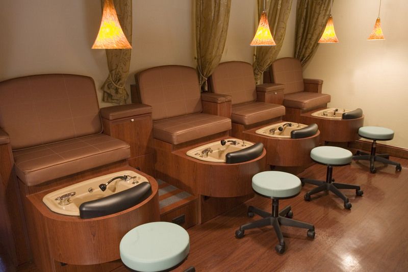 Elegant nail enhancement design